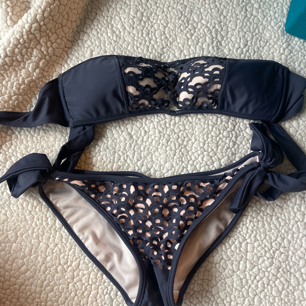 Ninety Six Degrees bikini set. Size M. Super cute scalloped lace.